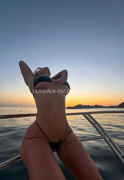 Dundalk escorts Hanna — 2