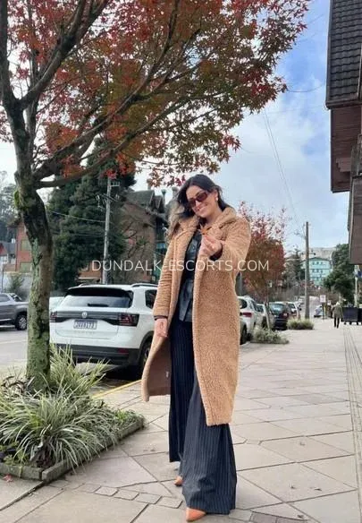Dundalk escorts Peyton — 5