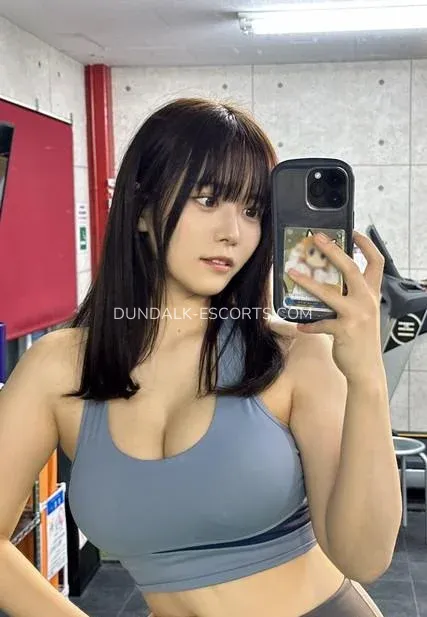 Dundalk escorts Courtney — 3