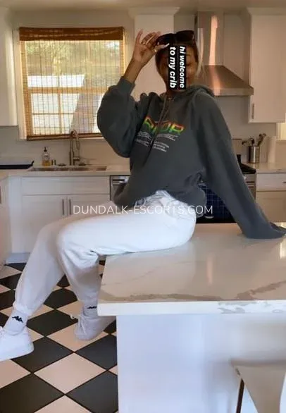 Dundalk escorts Gun — 3