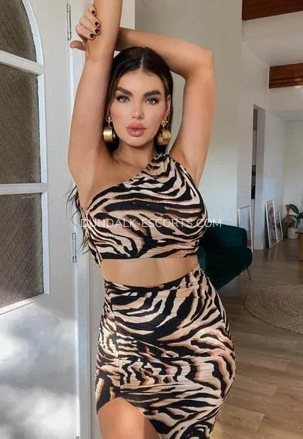 Dundalk escorts Courtney — 3